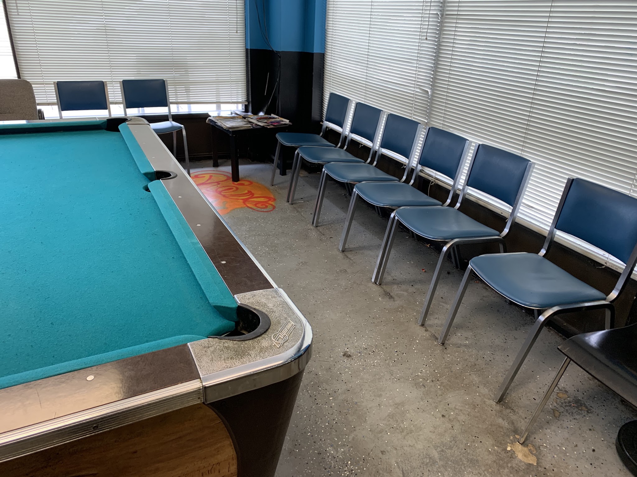 The pool table and waiting chairs in the shop